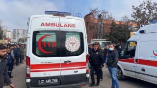 Diyarbakırda 3. Sanayi Sitesinde patlama meydana geldi. Olay yerine, UMKE, sağlık ve itfaiye ekipleri sevk edildi. Yaralılar olduğu belirtildi.