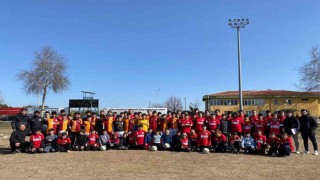 Döşemealtı Futbol Okulu öğrencileri dostluk maçına çıktı