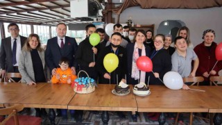 Down sendromlu çocuklar parmak boyası yaptı