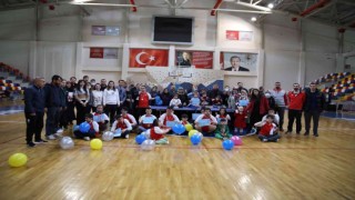 Down sendromlu çocuklar sporla eğlendi
