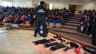 Edremitte Sahil Güvenlik ve Sat komandoları öğrencilere mesleklerini anlattı