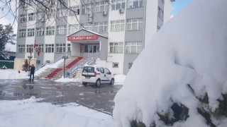 Eflanide kar nedeniyle okullar tatil edildi
