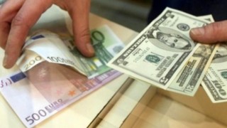 Ekonomi uzmanı uyardı: “Euroda yaşanan dalgalanmalar da dikkate alınmalı”
