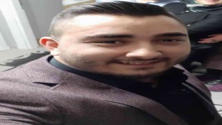 Ellerine havlu parçası dolanmış asılı halde ölü bulundu