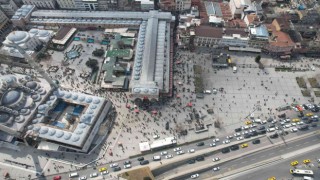 Eminönünde Ramazan yoğunluğu havadan görüntülendi