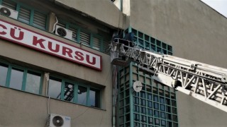 Erzincanda tehlike saçan buz sarkıtları temizleniyor