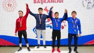 Erzincanlı güreşçilerden birincilik ve üçüncülük derecesi