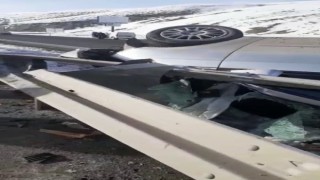 Erzurumda otomobil su kanalına uçtu: 5 yaralı