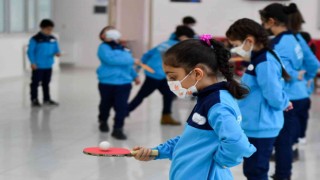 Esenyurtlu çocuklar masa tenisi ile gelişiyor