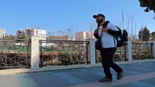 Eşinin Amerikaya götürdüğü ve 6 yıldır göremediği oğlu için yürüyerek Türkiyeyi dolaşıyor