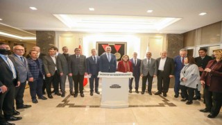 Eski Adalet Bakanı Abdülhamit Gül, Fatma Şahini ziyaret etti