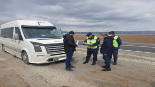 Eskişehirde sivil görünümlü jandarmadan trafik denetimi