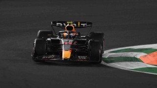 Formula 1 Suudi Arabistan GPde kazanan Verstappen oldu