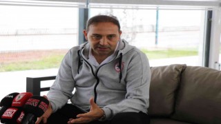 Fuat Çapa: “Direkt Süper Lige çıkma ümidini son haftaya kadar taşımak istiyoruz”