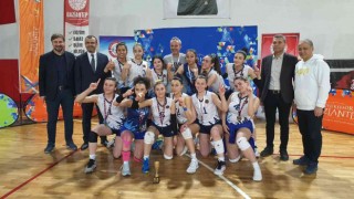 Gaziantep Kolej Vakfının sultanları voleybolda namağlup şampiyon