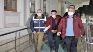 Gece duvarı delip soygun yaptı, gündüz karısı altınları kuyumcuda sattı