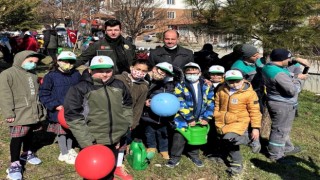 Gediz Dayınlar İlkokulunda fidan dikim etkinliği