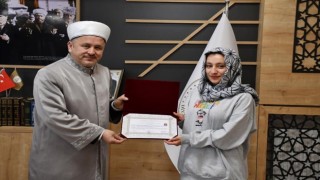 Gürcistanlı üniversite öğrencisi Müslüman oldu