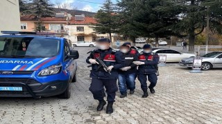 Güvenlik kamerasını hesaba katmayan hırsız yakayı ele verdi
