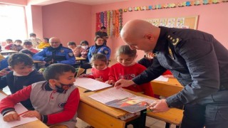 Hakkari polisinden öğrencilere ‘rol model ziyareti