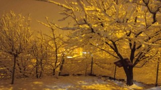 Hakkaride 49 yerleşim yerinin yolu ulaşıma kapandı