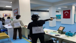 Havalı tabanca atış müsabakaları yapılıyor