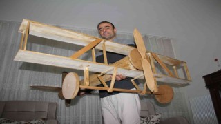 Hayali için evini atölyeye çevirdi, maket uçak yapmaya başladı