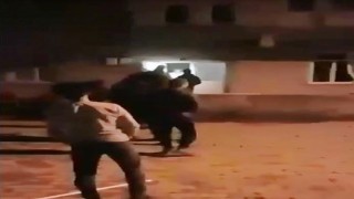 Hırsızlık yaparken yakalanan zanlıyı linçten jandarma kurtardı