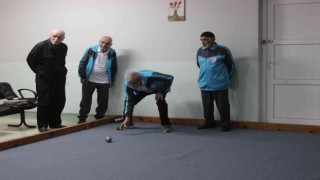 Huzurevi sakinleri bocce ile eğlendi