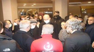 İçişleri Bakanı Soylu, Diyarbakırda patlamada yaralanan vatandaşı hastanede ziyaret etti