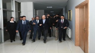 İçişleri Bakanı Soylu, Van Büyükşehir Belediyesinin kurslarını ziyaret etti