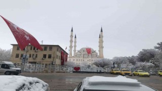 Iğdır Nevruza kar ile uyandı