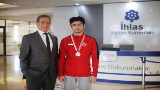 İhlas Koleji öğrencisi karatede Türkiye 3.sü oldu