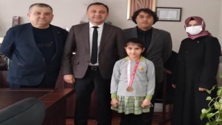İlkokul öğrencisi Semanur zeka oyunlarında şehrini temsil edecek