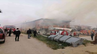 İmalathane ve 2 eve sıçrayan yangında korku dolu anlar yaşandı