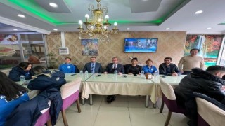 İş adamı Kaya, kadın sporcuları yemekte ağırladı