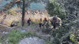 İstanbul Boğazında hareketli anlar: Hipotermi geçiren genci kurtarmak için zamanla yarıştılar