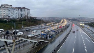 İstanbul güne yağmurla uyandı