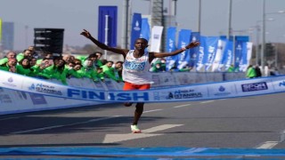 İstanbul Yarı Maratonunda Kenyalı atlet Rodgers Kwemoi, rekor kırarak şampiyon oldu