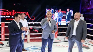 İstanbuldaki dev kickboks galası içen nefesler tutuldu