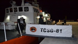İzmir açıklarında 76 göçmen kurtarıldı