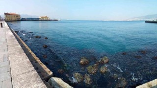İzmir Körfezinde su seviyesi 80 santimetre düştü, deniz ulaşımı aksadı