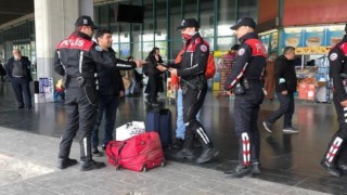 İzmir Otogarında asayiş denetimi: 3 aranan şüpheli yakalandı