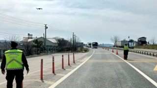 Jandarma ekipleri dron ile yolcu taşıyan araçları denetledi