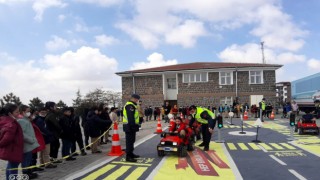 Jandarmadan ortaokul öğrencilerine uygulamalı trafik eğitimi