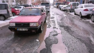 Karsta yollar köstebek yuvasına döndü