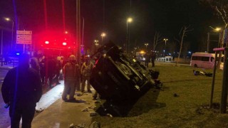 Kartalda trafik kazası: Yoldan çıkan araç takla attı
