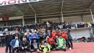 Kastamonu 1. Amatör Ligde Tosyaspor Ormansporu 1-0 yenerek şampiyon oldu