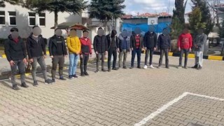 Kastamonuda 9 düzensiz göçmen yakalandı: 2 gözaltı