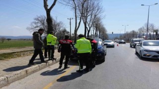 Kaza yapan yaralı motosiklet sürücüsü olay yerinden kaçtı